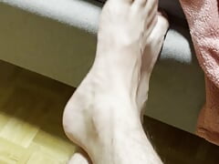 Do you want to lick my feet and suck them?